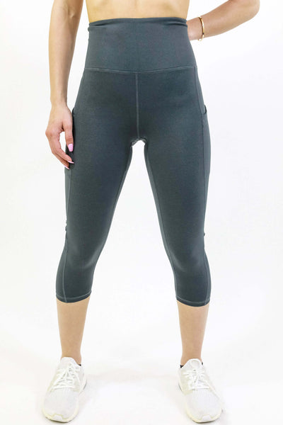 Seajoy Athletic High-Waisted Capri Leggings with Hip Pockets